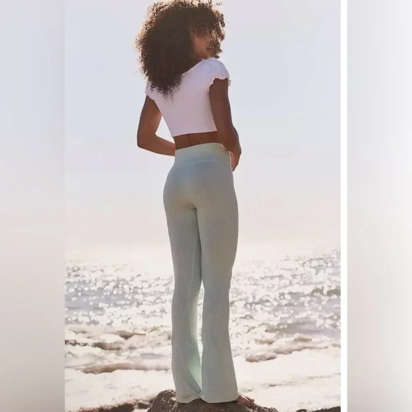FREE PEOPLE Movement Rich Soul Flared Leg Pant legging Jade Ice M/L NWT $90 - Picture 4 of 9